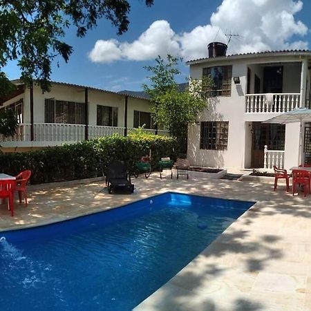 Casa Familiar Y De Descanso Villa Lorenza - Apulo Cund. المظهر الخارجي الصورة