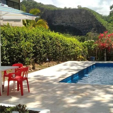 Casa Familiar Y De Descanso Villa Lorenza - Apulo Cund. المظهر الخارجي الصورة