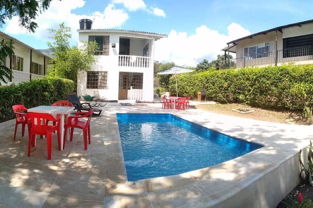 Casa Familiar Y De Descanso Villa Lorenza - Apulo Cund. المظهر الخارجي الصورة