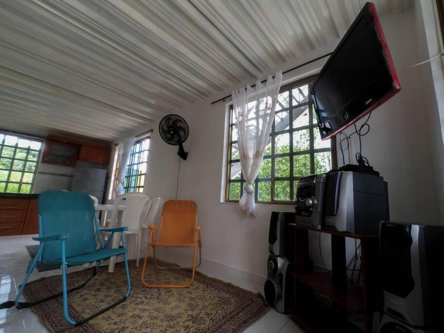 Casa Familiar Y De Descanso Villa Lorenza - Apulo Cund. المظهر الخارجي الصورة