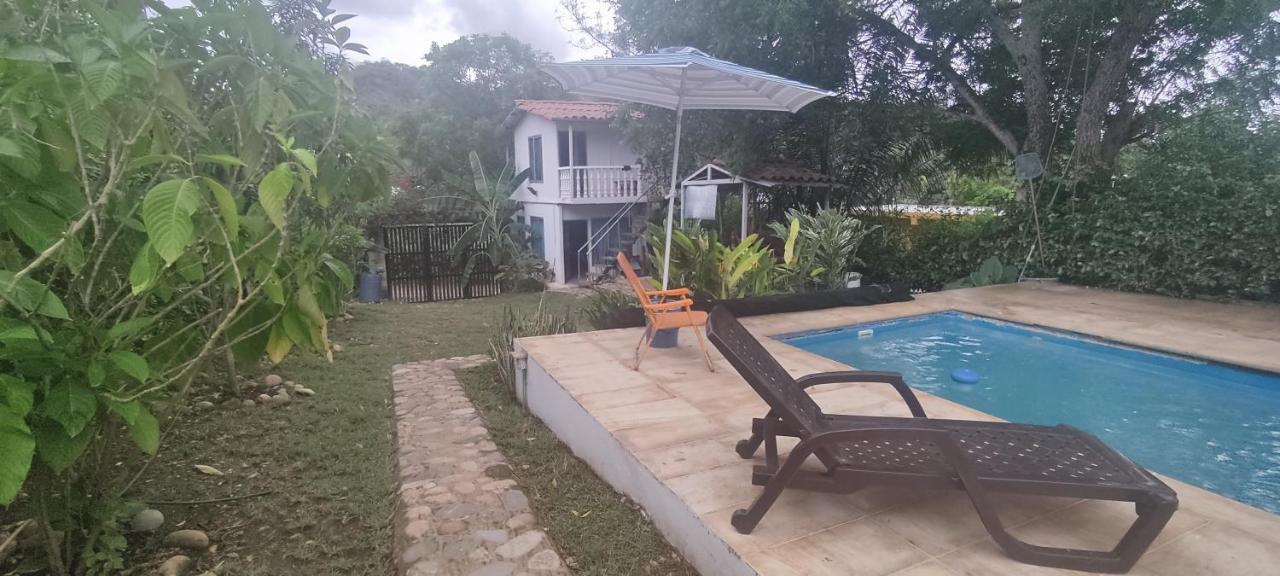 Casa Familiar Y De Descanso Villa Lorenza - Apulo Cund. المظهر الخارجي الصورة