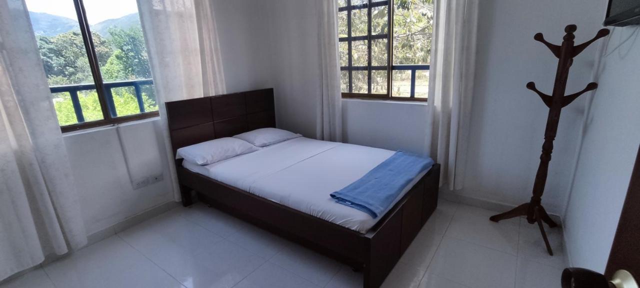 Casa Familiar Y De Descanso Villa Lorenza - Apulo Cund. المظهر الخارجي الصورة